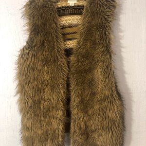 Women’s Xhilaration XL Faux Fur Knit Open Front Vest Collegiate Style NY